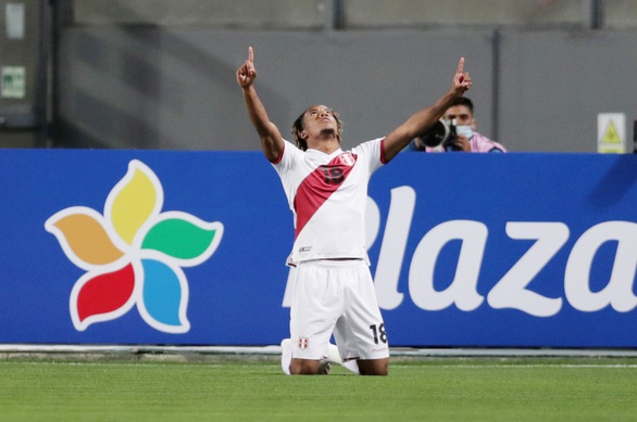 Neymar lập hat-trick, Brazil thắng ngược kịch tính Peru - Ảnh 1. Neymar lập hat-trick, Brazil thắng ngược kịch tính Peru - Ảnh 1.