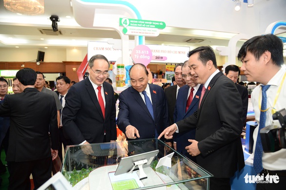 Chùm ảnh đại biểu tham quan triển lãm tại Đại hội Đảng bộ TP.HCM - Ảnh 3. Chùm ảnh đại biểu tham quan triển lãm tại Đại hội Đảng bộ TP.HCM - Ảnh 3.