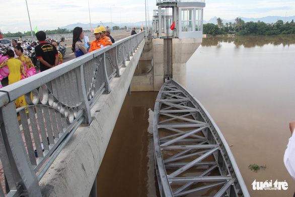 Ninh Thuận khánh thành đập hạ lưu nối đôi bờ sông Dinh - Ảnh 3.