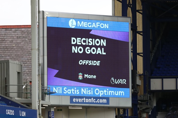 VAR ‘nổ’ ở phút bù giờ, Liverpool mất chiến thắng trước Everton - Ảnh 5. VAR ‘nổ’ ở phút bù giờ, Liverpool mất chiến thắng trước Everton - Ảnh 5.