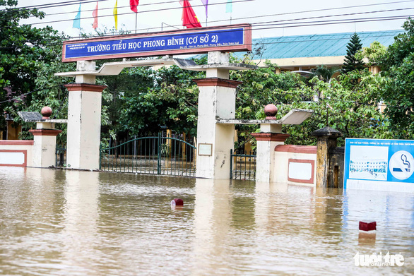 Lũ nhồi lũ, trường học miền Trung đứng hình - Ảnh 3.