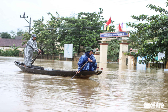 Lũ nhồi lũ, trường học miền Trung đứng hình - Ảnh 4.