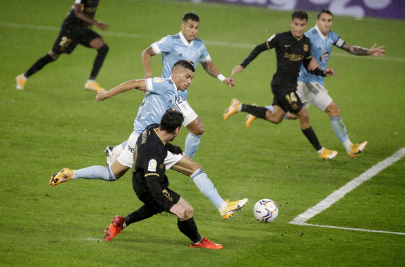 Làm cho đối phương phản lưới, Messi giúp 10 người Barca đánh bại Celta Vigo - Ảnh 3. Làm cho đối phương phản lưới, Messi giúp 10 người Barca đánh bại Celta Vigo - Ảnh 3.
