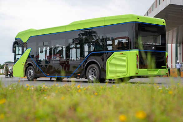 Vingroup chính thức chạy thử nghiệm xe buýt điện VinFast - Ảnh 4.