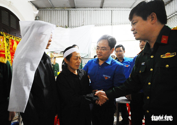 Trung ương Đoàn chia sẻ mất mát với gia đình liệt sĩ ở thủy điện Rào Trăng 3 - Ảnh 2.