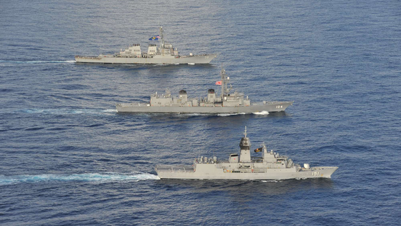 Tàu chiến Mỹ, Nhật, Úc tập trận lần thứ 5 trong năm 2020 trên Biển Đông - Ảnh 1.