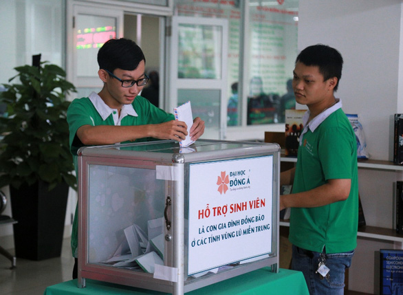 Hàng loạt trường miễn giảm học phí cho sinh viên vùng lũ miền Trung - Ảnh 1.