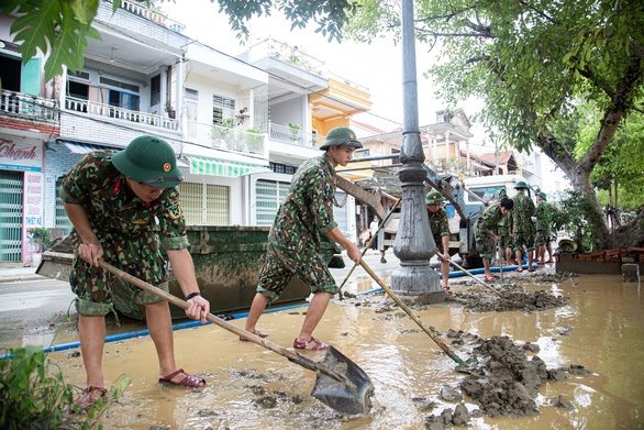 Cảnh giác dịch bệnh sau lũ - Ảnh 1.