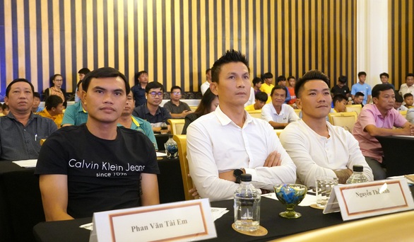Cầu thủ nhí có thể tâng bóng 1.000 lần với cầu thủ vô địch AFF 2008 - Ảnh 2. Cầu thủ nhí có thể tâng bóng 1.000 lần với cầu thủ vô địch AFF 2008 - Ảnh 2.