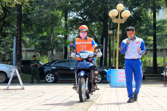 Đoàn viên, thanh niên phải đi đầu trong tuân thủ luật lệ giao thông - Ảnh 2.