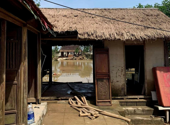 Nhiều kỷ vật ở nhà lưu niệm Đại tướng Võ Nguyên Giáp bị hư hỏng vì lũ - Ảnh 1.