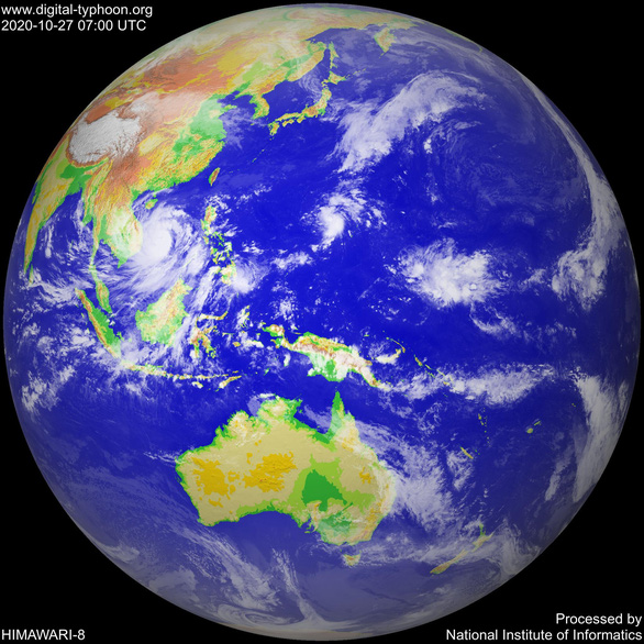 Portrait of Hurricane No.  9 at the door of Central Central - Photo 6.