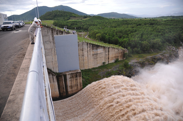Phú Yên: thủy điện Sông Ba Hạ xả lũ tăng dần - Ảnh 1.