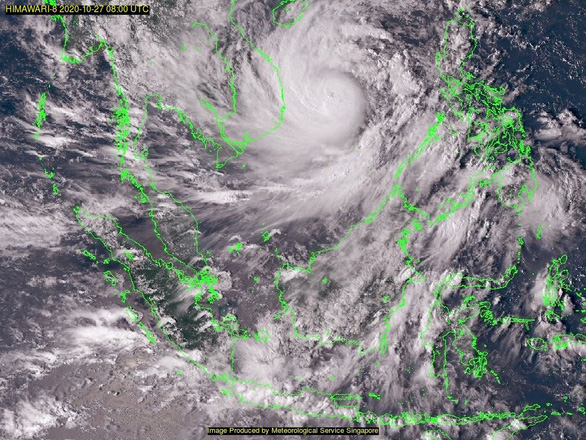 Portrait of Hurricane No. 9 at the door of Central Central - Photo 3.