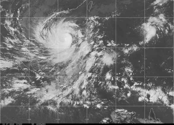 Portrait of Hurricane No. 9 at the door of Central Central - Photo 4.