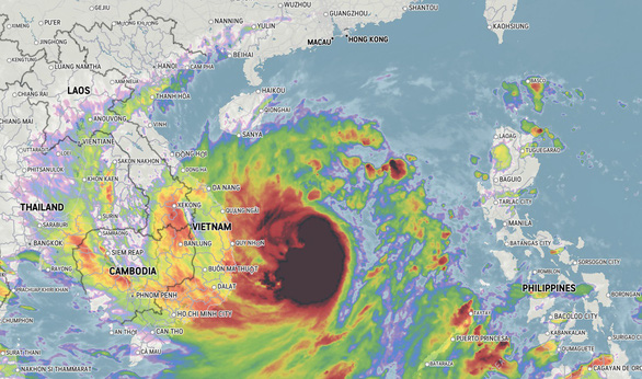 Portrait of Hurricane No.  9 at the door of Central Central - Photo 8.