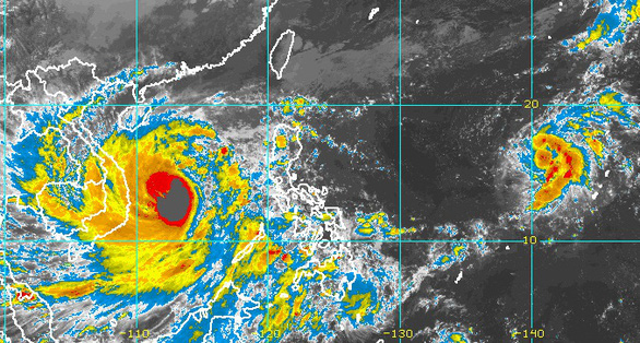 Portrait of Hurricane No. 9 at the door of Central Central - Photo 9.