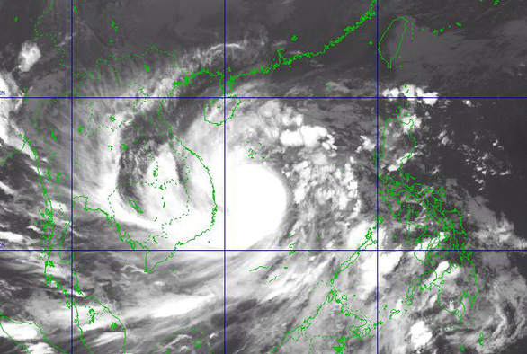 Portrait of Hurricane No.  9 at the door of Central Central - Photo 2.