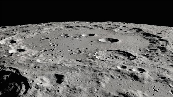 Các nhà khoa học khẳng định sự tồn tại của nước trên Mặt trăng - Ảnh 1.