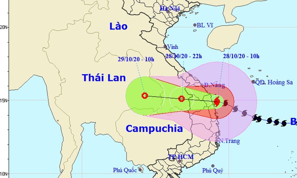 10h sáng, bão số 9 gió giảm xuống cấp 12, còn cách Quảng Ngãi 60km - Ảnh 2. 10h sáng, bão số 9 gió giảm xuống cấp 12, còn cách Quảng Ngãi 60km - Ảnh 2.