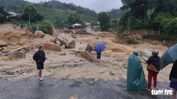 Thêm một vụ lở núi ở Quảng Nam, 11 người mất tích, 200 công nhân thủy điện bị cô lập