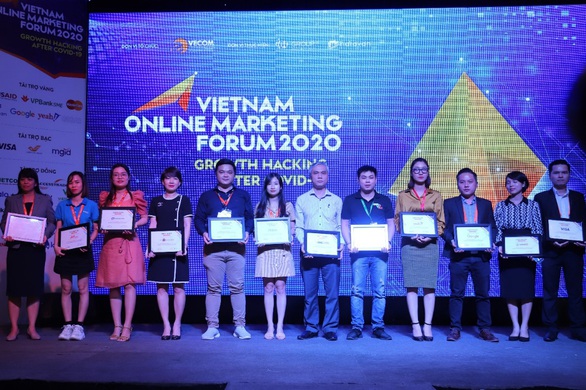 J&T Express đồng hành cùng Hiệp hội Thương mại Điện tử Việt Nam - Ảnh 2. J&T Express đồng hành cùng Hiệp hội Thương mại Điện tử Việt Nam - Ảnh 2.