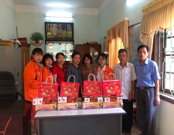 Mondelez Kinh Đô trao tặng 1.300 phần quà cho trẻ em nghèo vui Tết Trung thu - Ảnh 1.