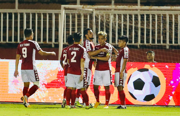 HAGL thua trận thứ 5 liên tiếp ở giai đoạn 2 V-League 2020 - Ảnh 1. HAGL thua trận thứ 5 liên tiếp ở giai đoạn 2 V-League 2020 - Ảnh 1.