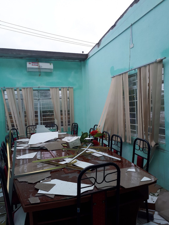 Học trò bị đất vùi, trường tan nát, thầy trò Quảng Nam khó khăn chưa từng có - Ảnh 3. Học trò bị đất vùi, trường tan nát, thầy trò Quảng Nam khó khăn chưa từng có - Ảnh 3.
