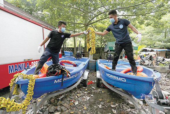 The Philippines evacuated more than 200,000 people to avoid 'the strongest super typhoon Goni in the world' - Photo 5.