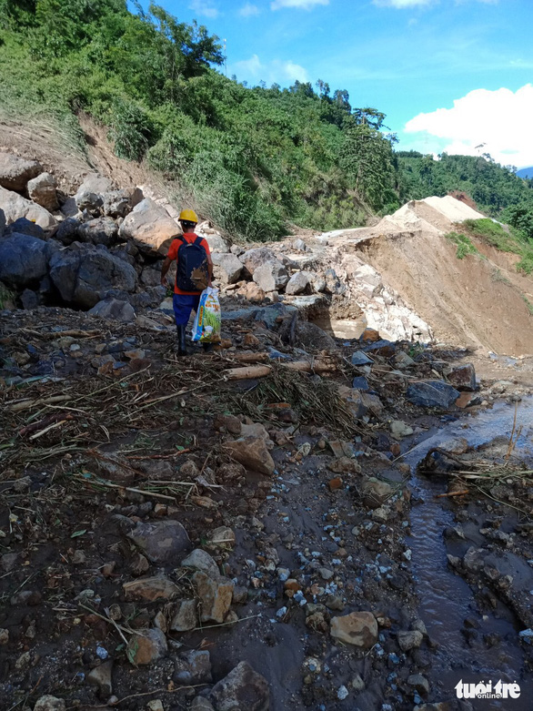 The landslide at the Dak Mi 2 hydroelectric power station: Don't think they are still alive - Photo 6.