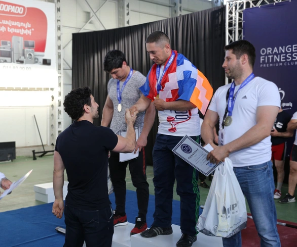 Nhà vô địch cử tạ Armenia thiệt mạng trong giao tranh ở Nagorno-Karabakh - Ảnh 2. Nhà vô địch cử tạ Armenia thiệt mạng trong giao tranh ở Nagorno-Karabakh - Ảnh 2.