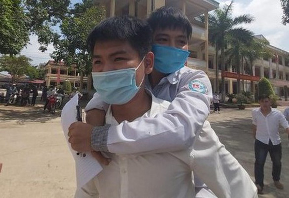 Hanoi Medical University responded about the only candidate who had been bringing friends to school for 10 years - Photo 1.