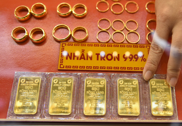 The world price of gold exceeded 1,900 USD / ounce - Photo 1.