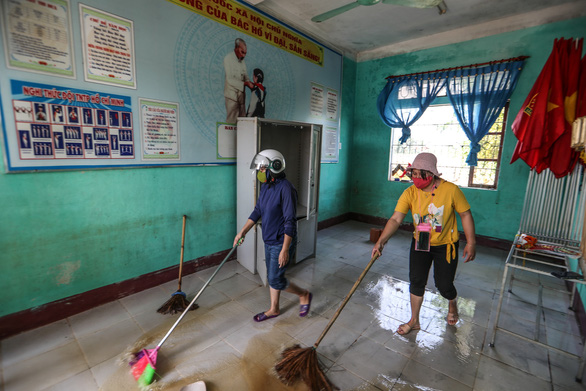 Trở lại trường, ai cũng lo toan - Ảnh 1.