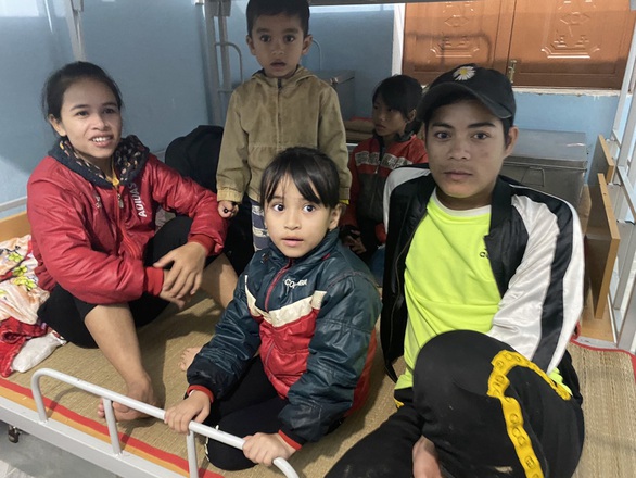 Quảng Nam: Mưa lớn, hồ thủy lợi, thủy điện xả nước, miền núi sơ tán dân tránh sạt lở - Ảnh 2. Quảng Nam: Mưa lớn, hồ thủy lợi, thủy điện xả nước, miền núi sơ tán dân tránh sạt lở - Ảnh 2.