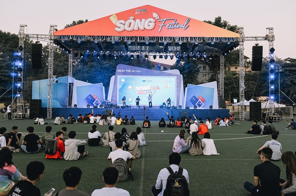 Việt Nam trên đường trở thành quốc gia không tiền mặt - Ảnh 2. Việt Nam trên đường trở thành quốc gia không tiền mặt - Ảnh 2.