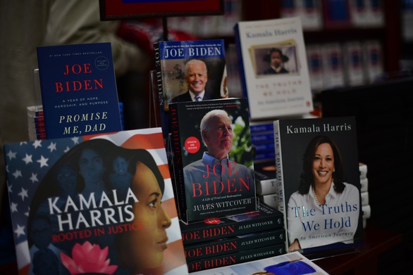 Nhiều cơ quan chính phủ Mỹ được dặn không hợp tác với ông Biden chuyển giao quyền lực - Ảnh 1. Nhiều cơ quan chính phủ Mỹ được dặn không hợp tác với ông Biden chuyển giao quyền lực - Ảnh 1.