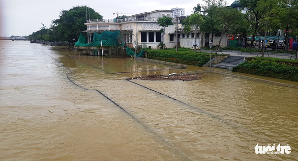 Lũ lên nhanh quá, may bà con đề phòng - Ảnh 5.