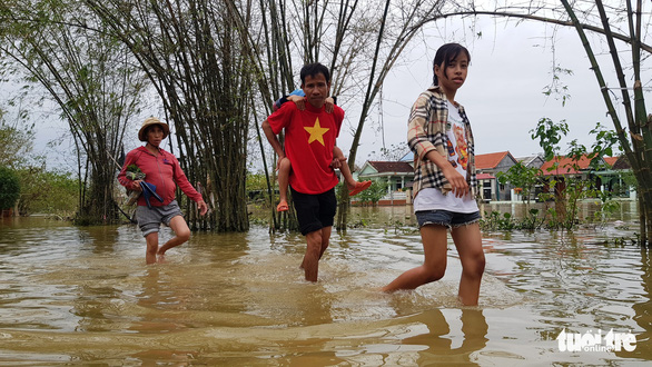 Lũ lên nhanh quá, may bà con đề phòng