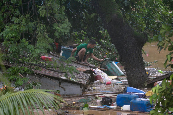 Bão Vamco quét qua Philippines, 26 người chết, lũ nhấn chìm hàng chục ngàn ngôi nhà - Ảnh 5.