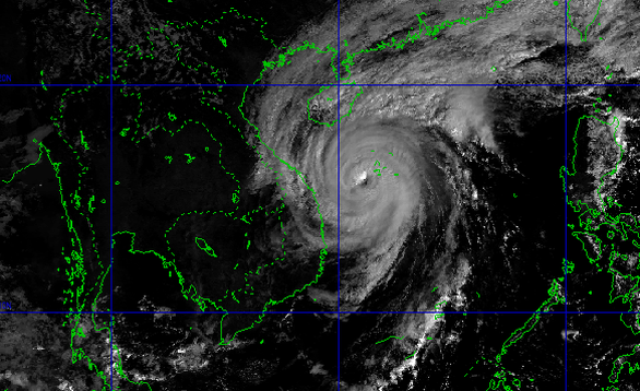 At 8:00 am this morning, November 14, Storm Vamco was 322 km from Da Nang, with big waves - Photo 2.