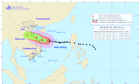 Thủ tướng: Bão số 13 rất mạnh, khẩn trương sơ tán dân ra khỏi khu vực nguy hiểm - Ảnh 1.