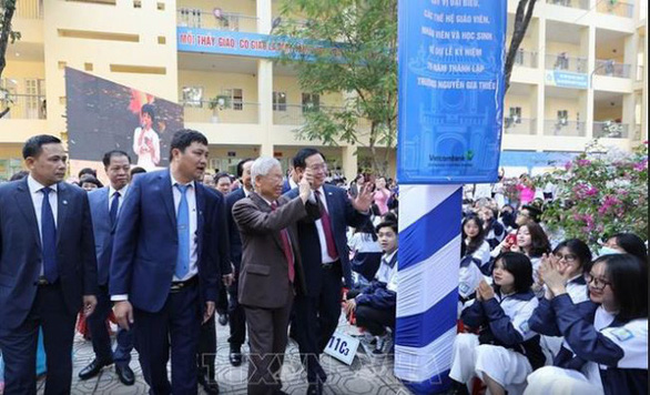 Tổng bí thư, Chủ tịch nước Nguyễn Phú Trọng về thăm trường cũ - Ảnh 2.
