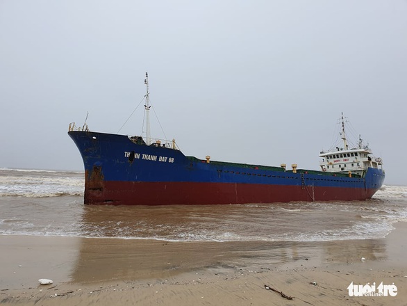Bão đi dọc bờ biển miền Trung, gây gió mạnh, mưa to - Ảnh 3. Bão đi dọc bờ biển miền Trung, gây gió mạnh, mưa to - Ảnh 3.