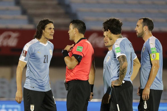 Suarez vắng mặt, Cavani thẻ đỏ, Uruguay thua Brazil 0-2 - Ảnh 3. Suarez vắng mặt, Cavani thẻ đỏ, Uruguay thua Brazil 0-2 - Ảnh 3.
