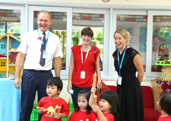 Tổng lãnh sự Vương quốc Anh ghé thăm Trường Quốc Tế Anh Việt BVIS TP.HCM - Ảnh 2.