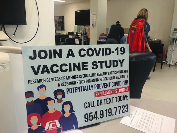 Ai được tiêm vắcxin COVID-19 trước tiên? - Ảnh 1.