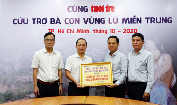 Hỗ trợ 7.000 m2 tôn cùng Tuổi Trẻ dựng lại mái trường, mái nhà vùng bão  lũ - Ảnh 1.