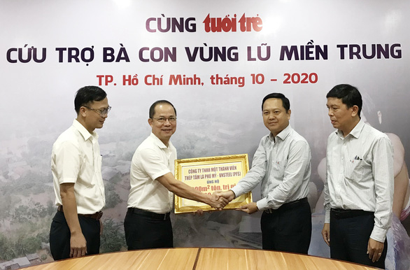 Hỗ trợ 7.000 m2 tôn cùng Tuổi Trẻ dựng lại mái trường, mái nhà vùng bão  lũ - Ảnh 2.